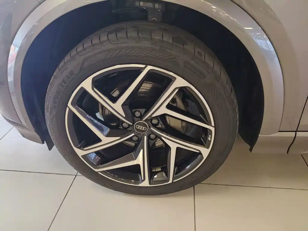 Audi Q6L e-tron — миниатюра 24