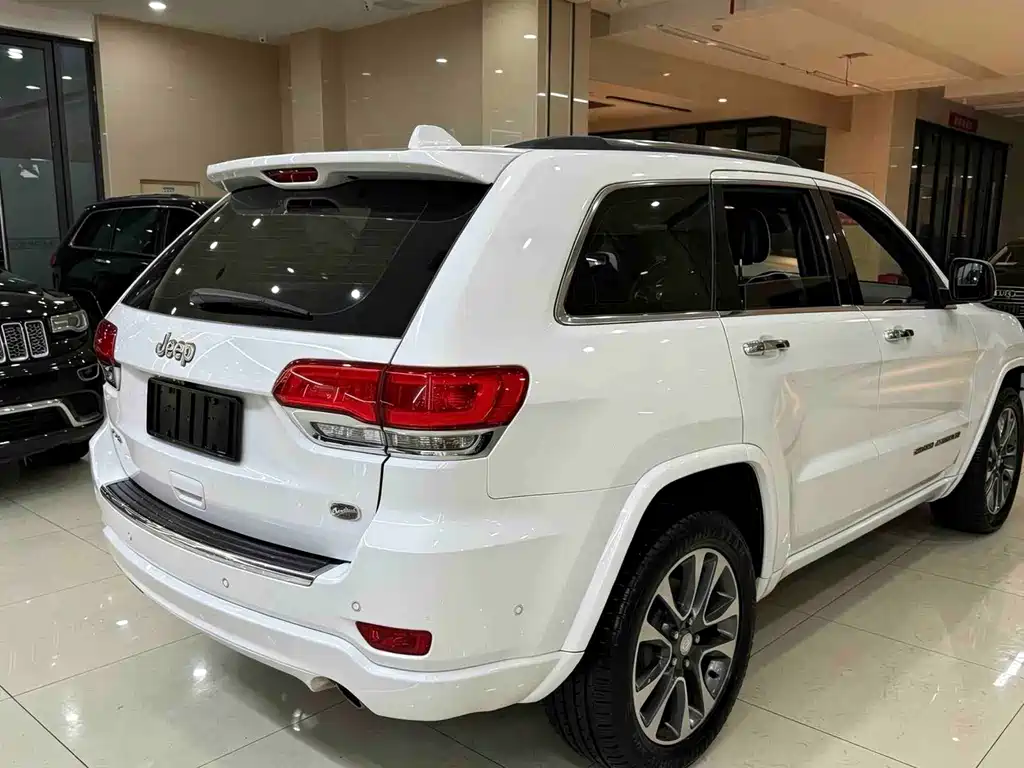 Jeep Grand Cherokee (Import) — миниатюра 18