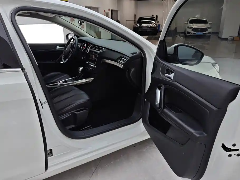 Peugeot 408 — миниатюра 8