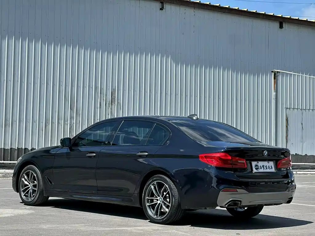 BMW 5 Series — миниатюра 9