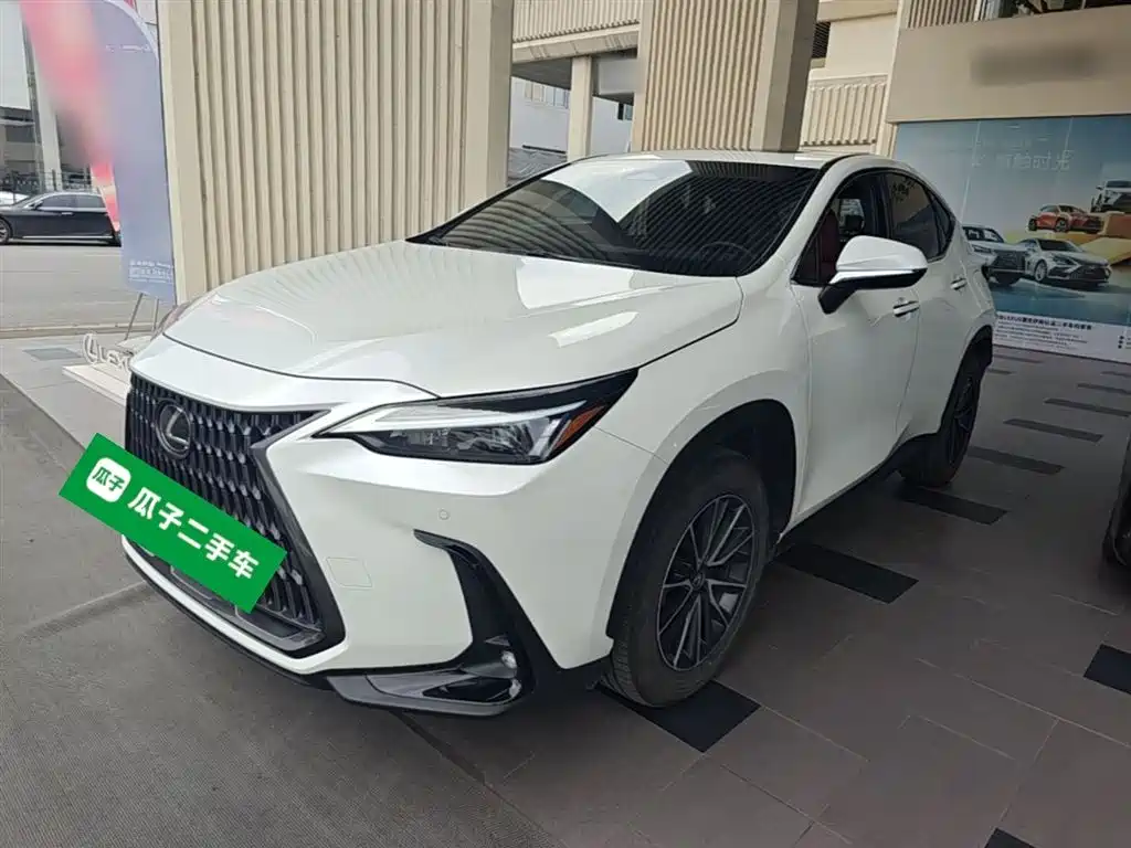 Lexus NX 2024