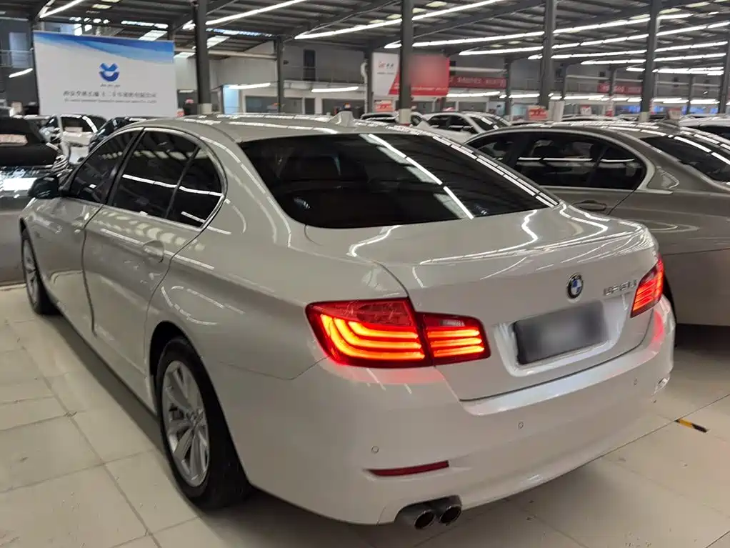 BMW 5 Series — миниатюра 11