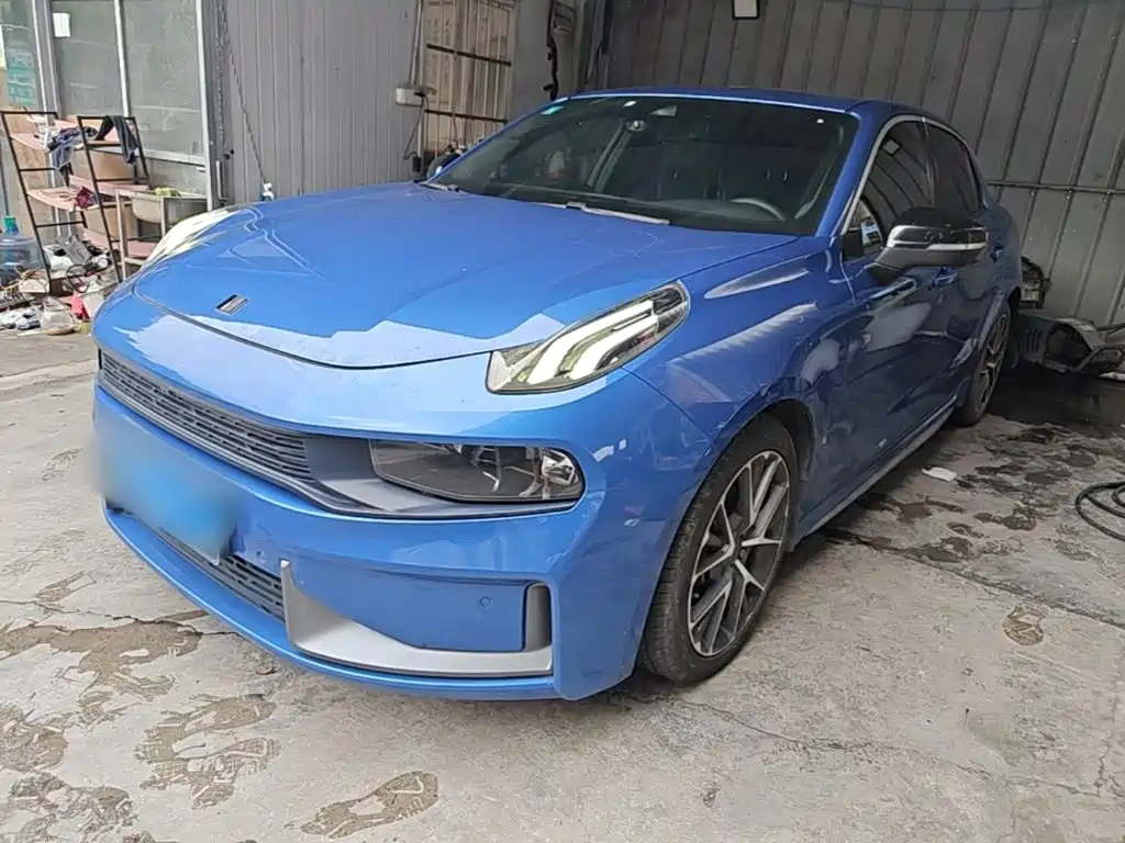 Lynk & Co 03