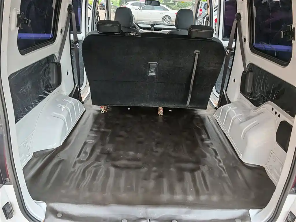 Wuling Hongguang Plus PLUS 2020 1.5L MT 5 мест