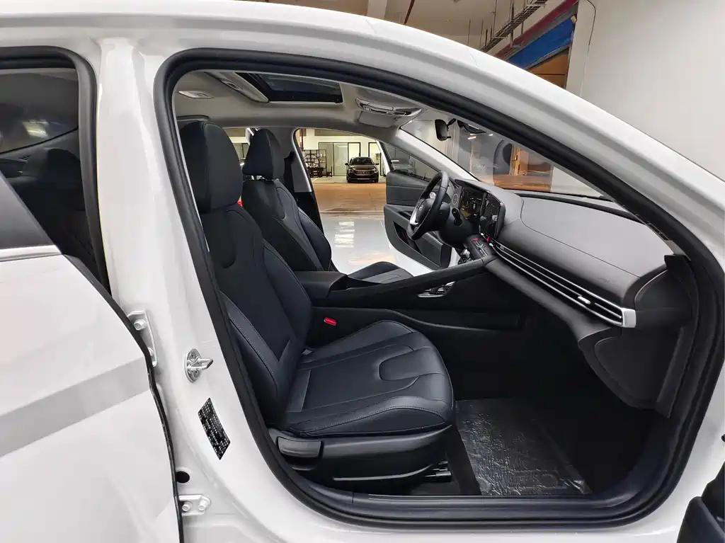 Hyundai Elantra — миниатюра 20
