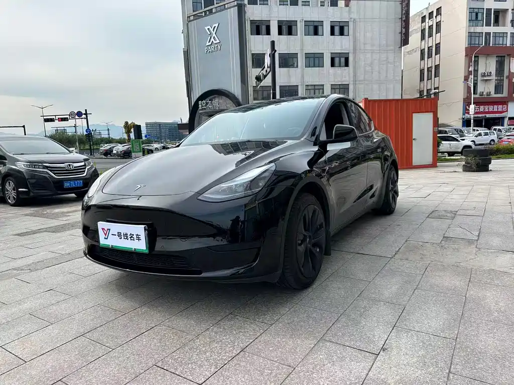 2022 Tesla Model Y - zdjęcie 1 z 4