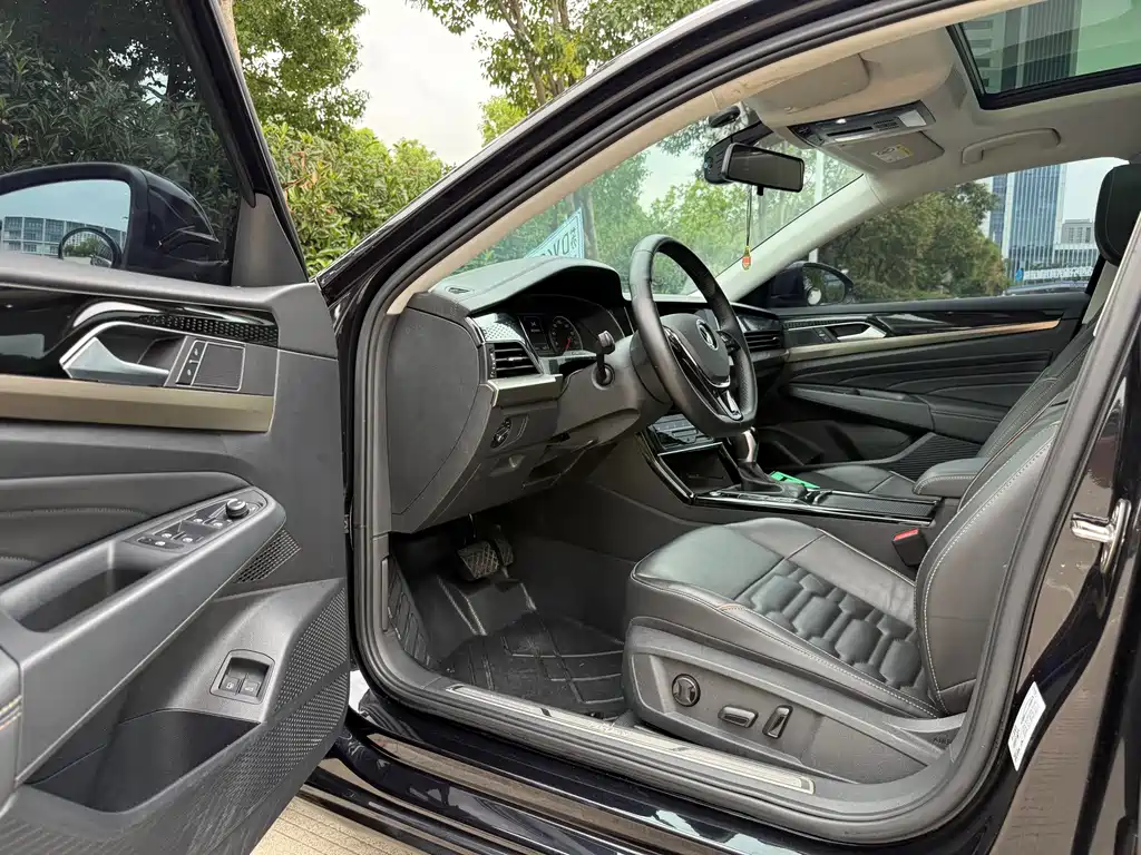 Volkswagen Passat PHEV — миниатюра 6