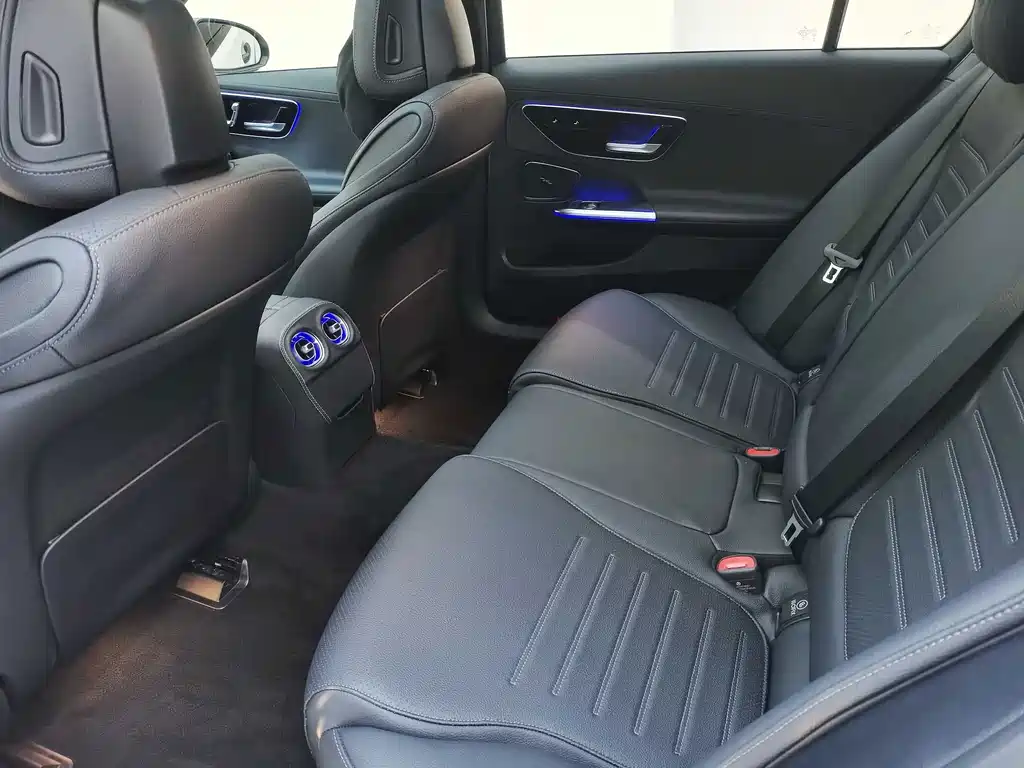 Mercedes-Benz C-Class — миниатюра 16