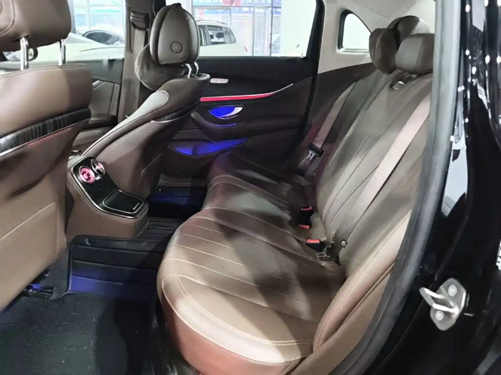 Mercedes-Benz E-Class — миниатюра 17