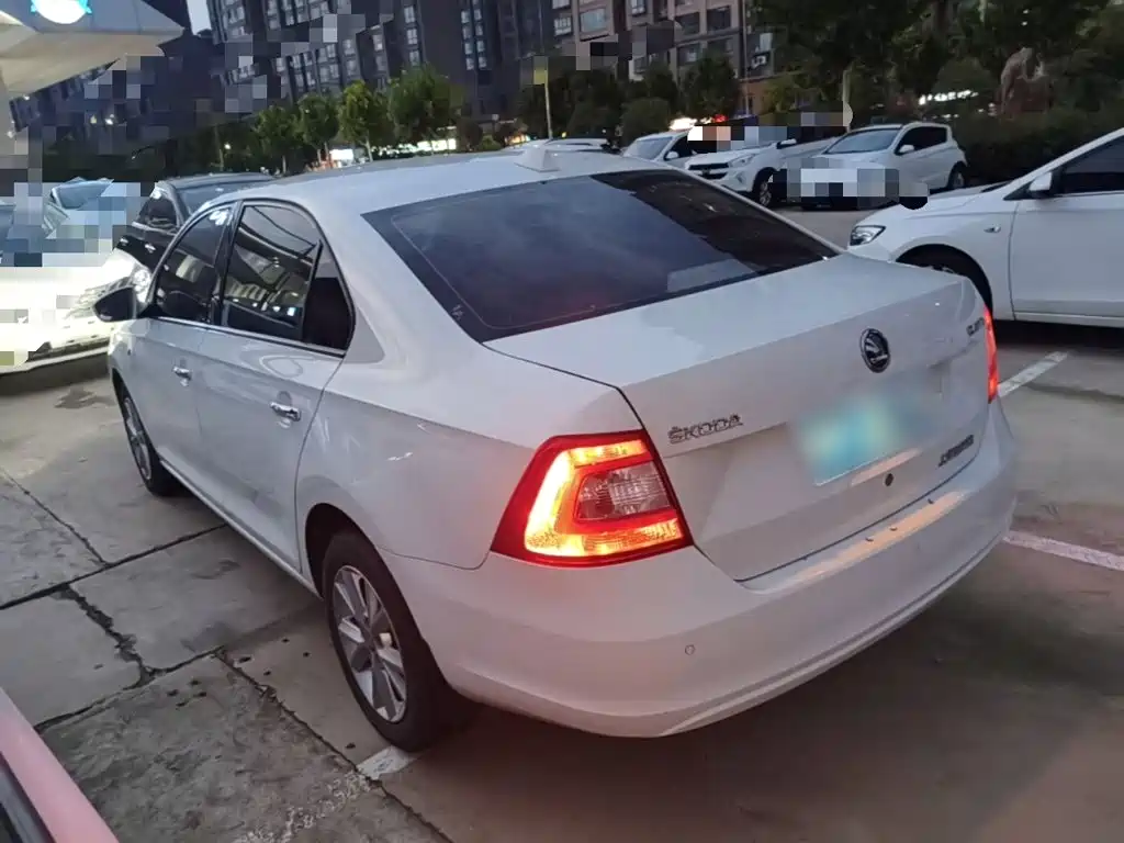 Skoda Rapid — миниатюра 5