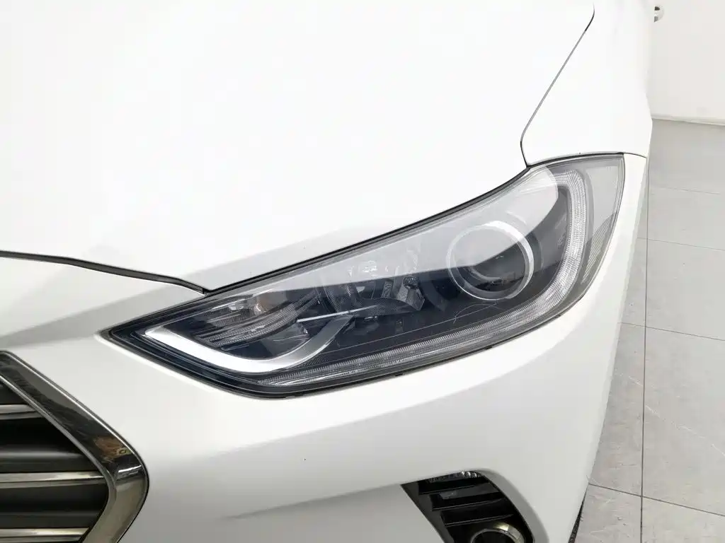 Hyundai Elantra — миниатюра 7