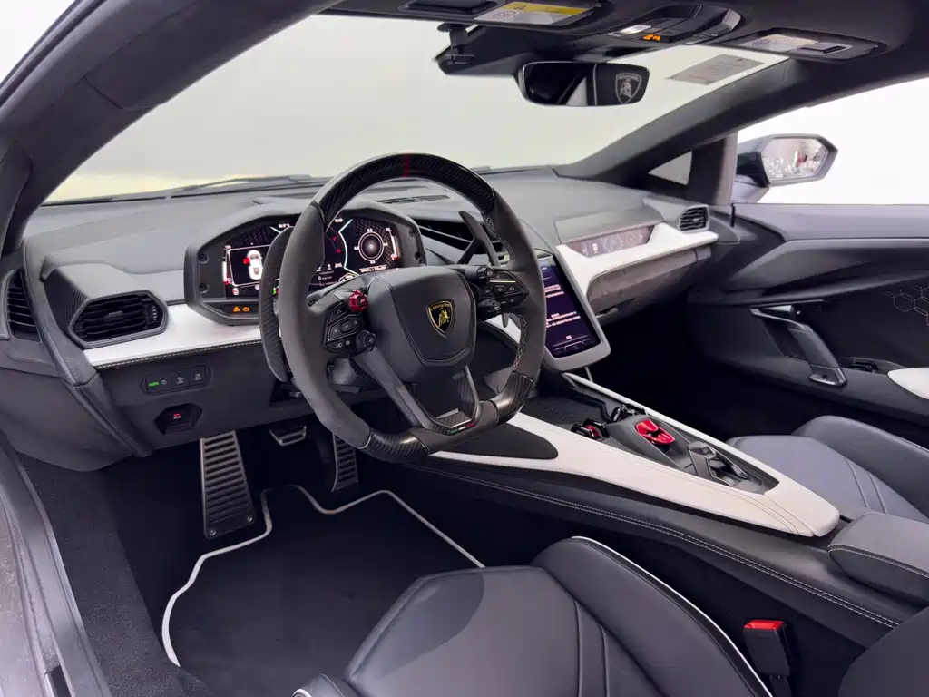 Lamborghini Revuelto — миниатюра 26