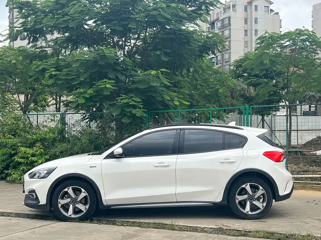Ford Focus Active — миниатюра 3