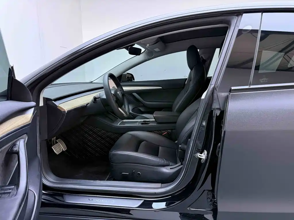 Tesla Model 3 — миниатюра 15