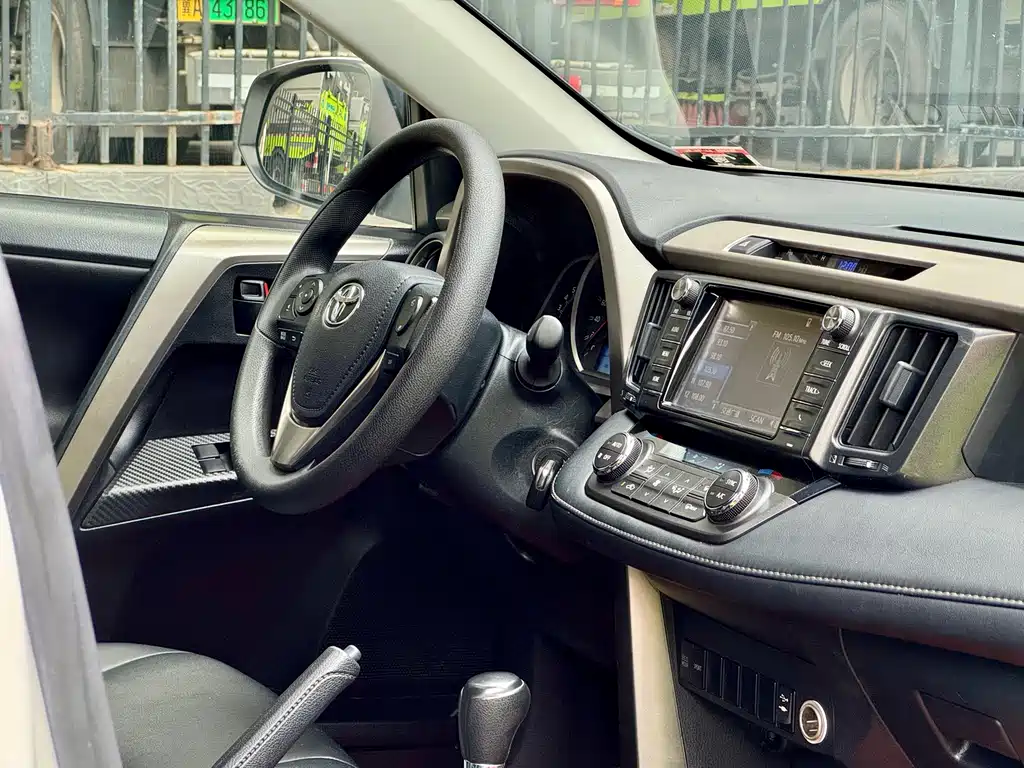 Toyota RAV4 — миниатюра 12