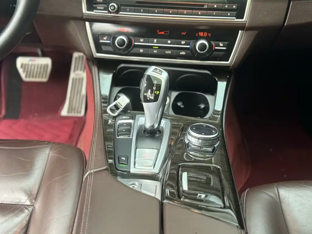 BMW 5 Series — миниатюра 14