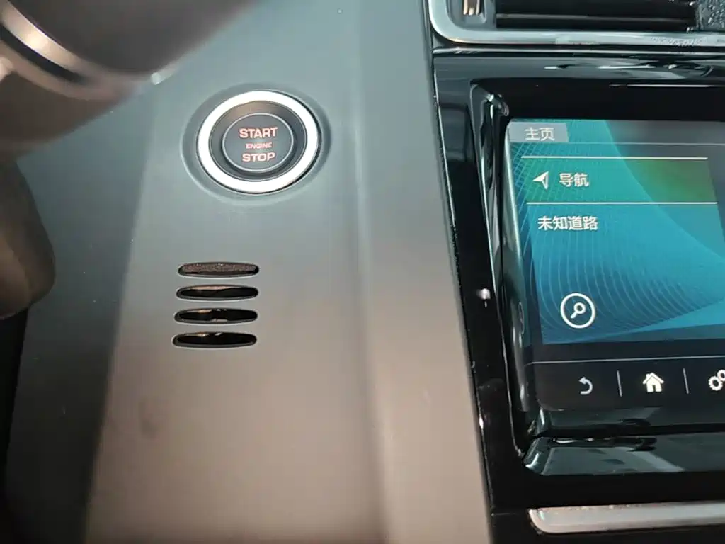 Jaguar E-PACE — миниатюра 9