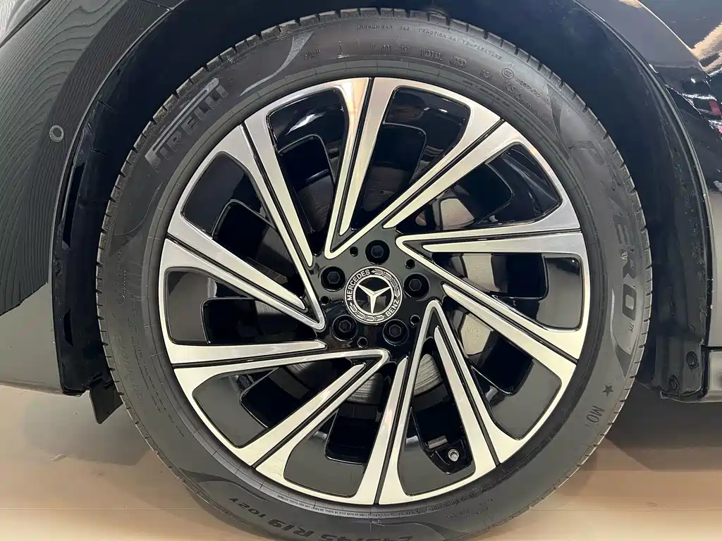 Mercedes-Benz E-Class — миниатюра 15