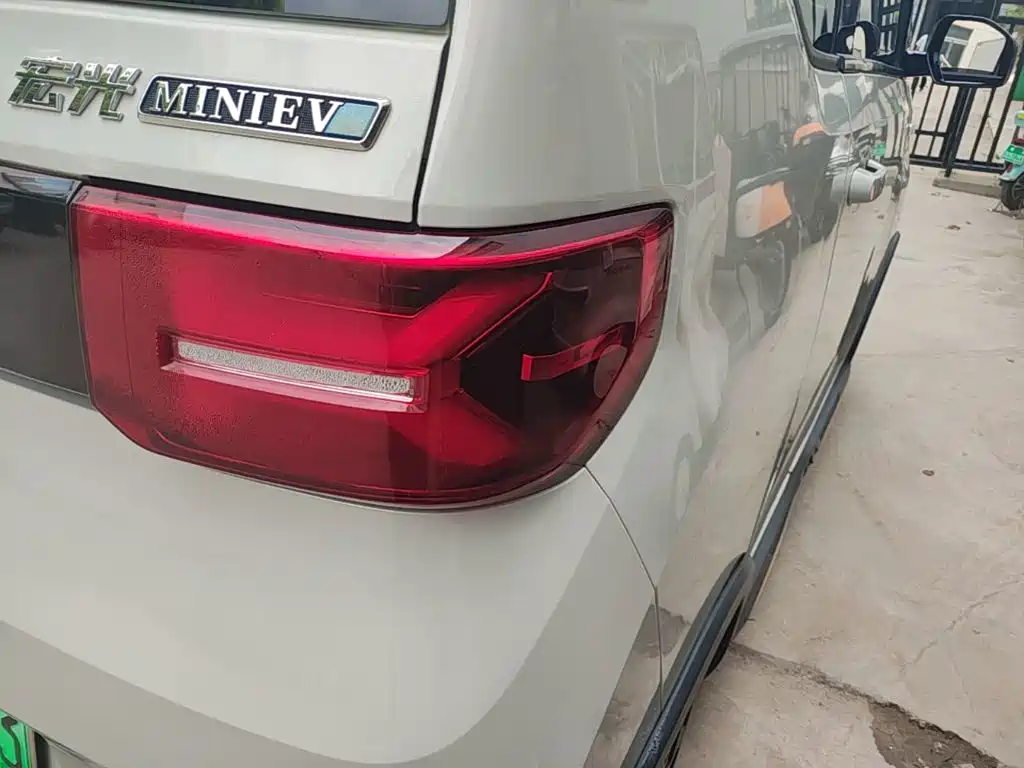 Wuling MINIEV — миниатюра 8