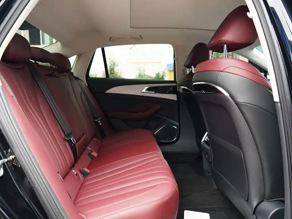 Hongqi H5 2025 2.0T AT