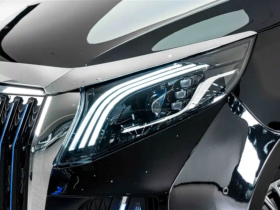 Mercedes-Benz Vito 2023 2.0T Elite 7 мест