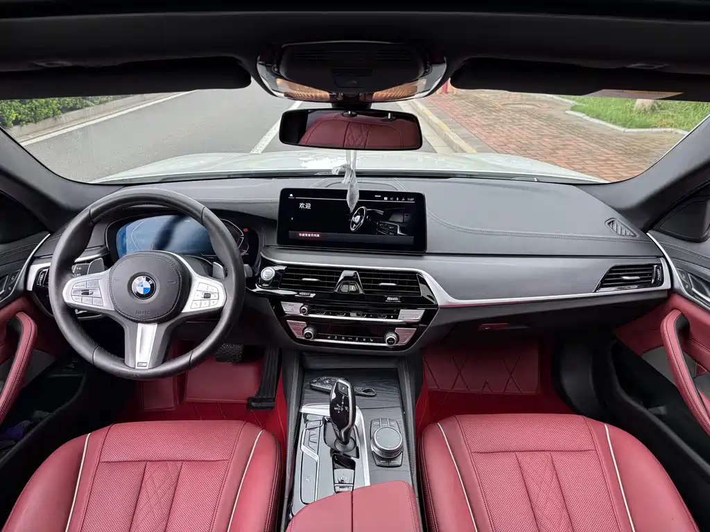 BMW 5 Series — миниатюра 8