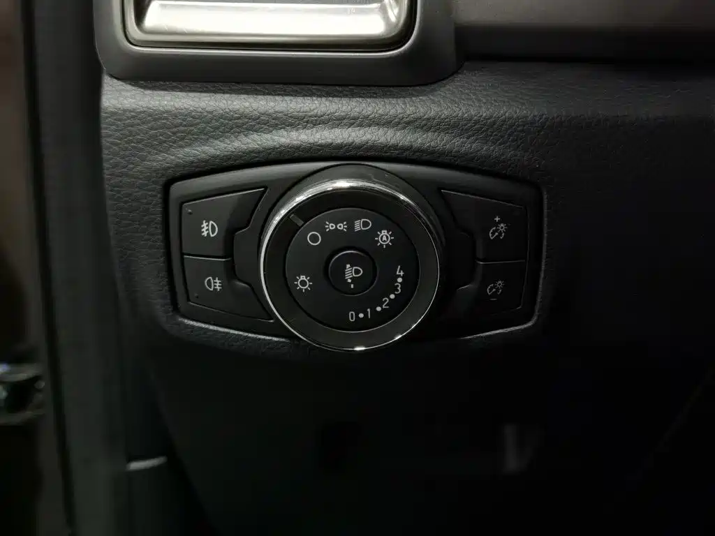 Ford Everest — миниатюра 21