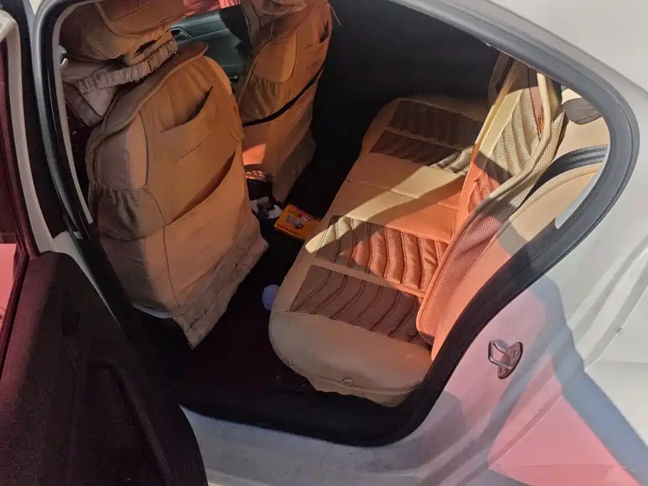 Volkswagen Jetta — миниатюра 11