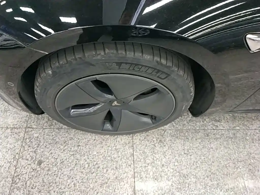 Tesla Model 3 — миниатюра 23