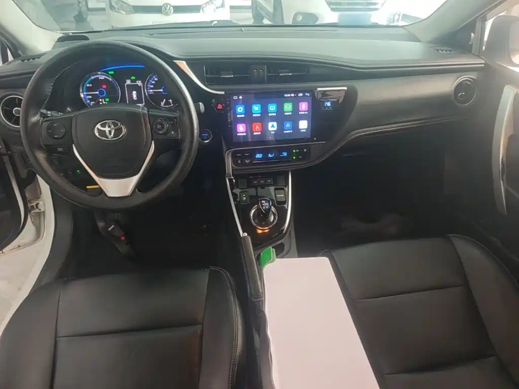 Toyota Corolla Hybrid — миниатюра 10