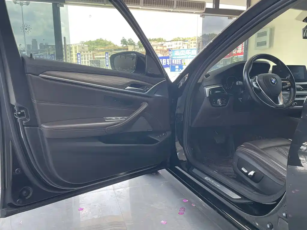 BMW 5 Series New Energy — миниатюра 3
