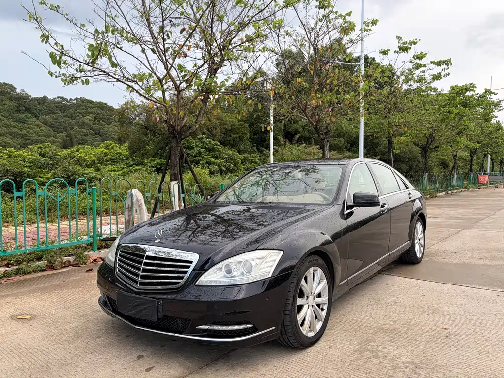 Mercedes-Benz S-Class 2010