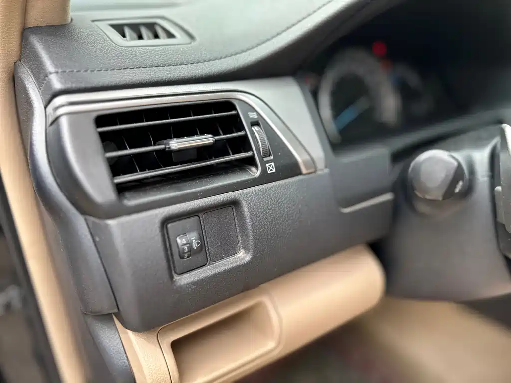 Toyota Camry — миниатюра 10