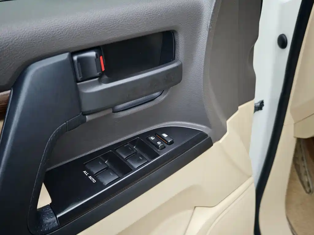 Toyota Land Cruiser — миниатюра 6
