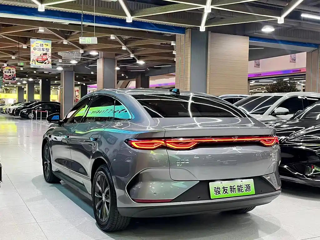 BYD QIN L