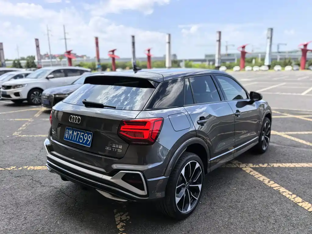 Audi Q2L 2022 35 TFSI Luxury