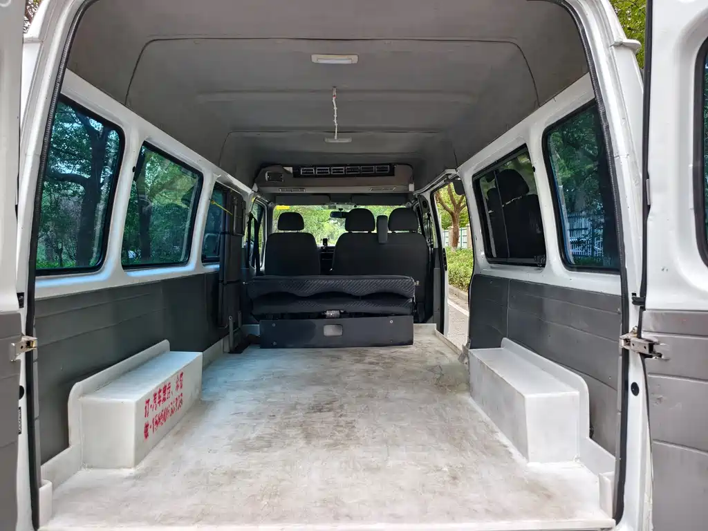 Ford Transit Classic — миниатюра 9