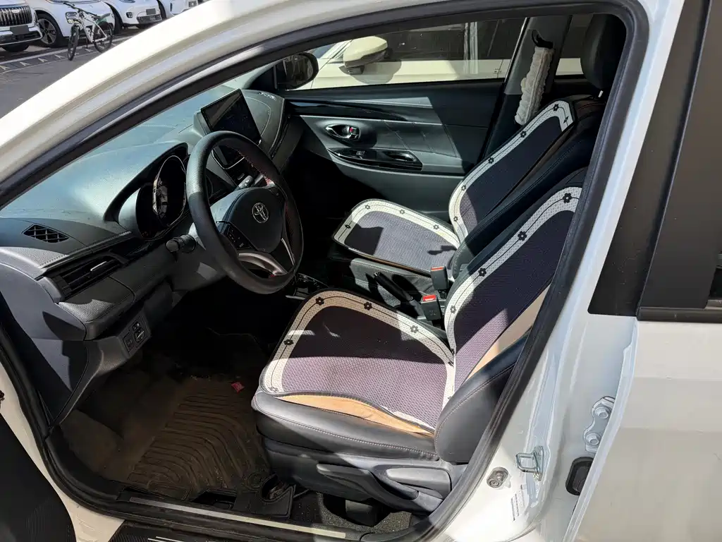 Toyota Yaris L — миниатюра 4