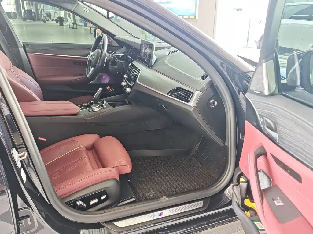 BMW 5 Series — миниатюра 7