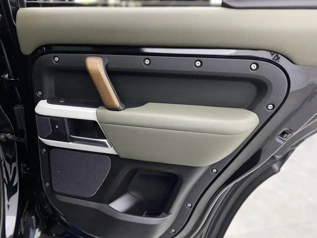 Land Rover Defender — миниатюра 32