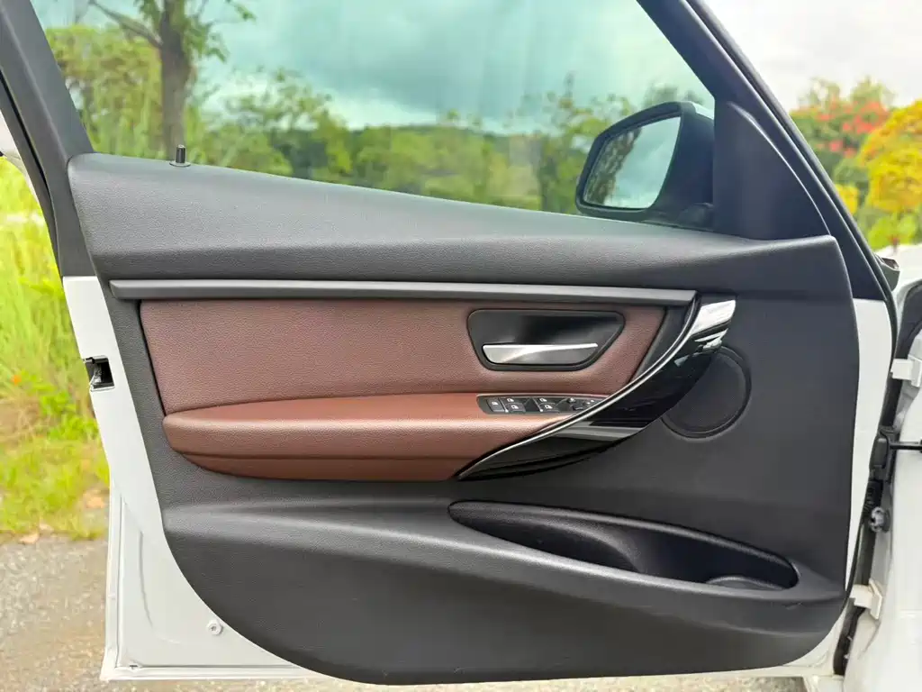 BMW 3 Series — миниатюра 17