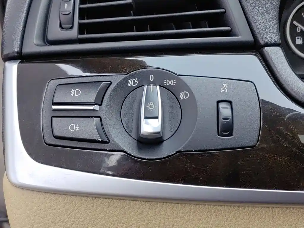 BMW 5 Series — миниатюра 21