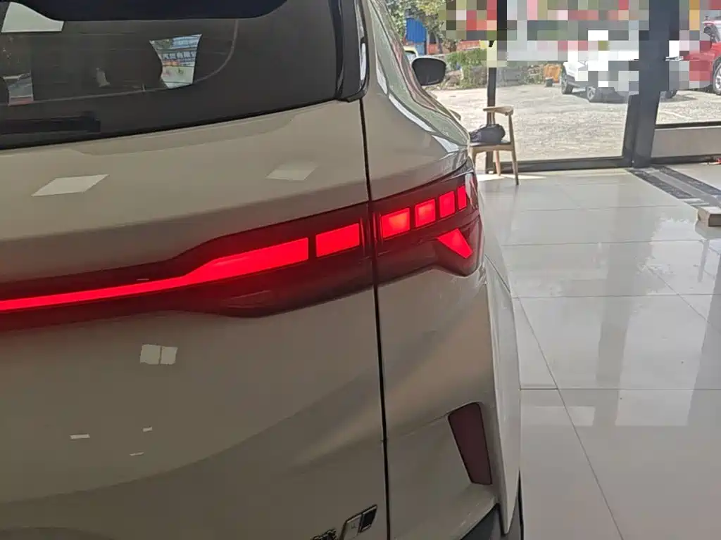 Geely Binyue — миниатюра 8