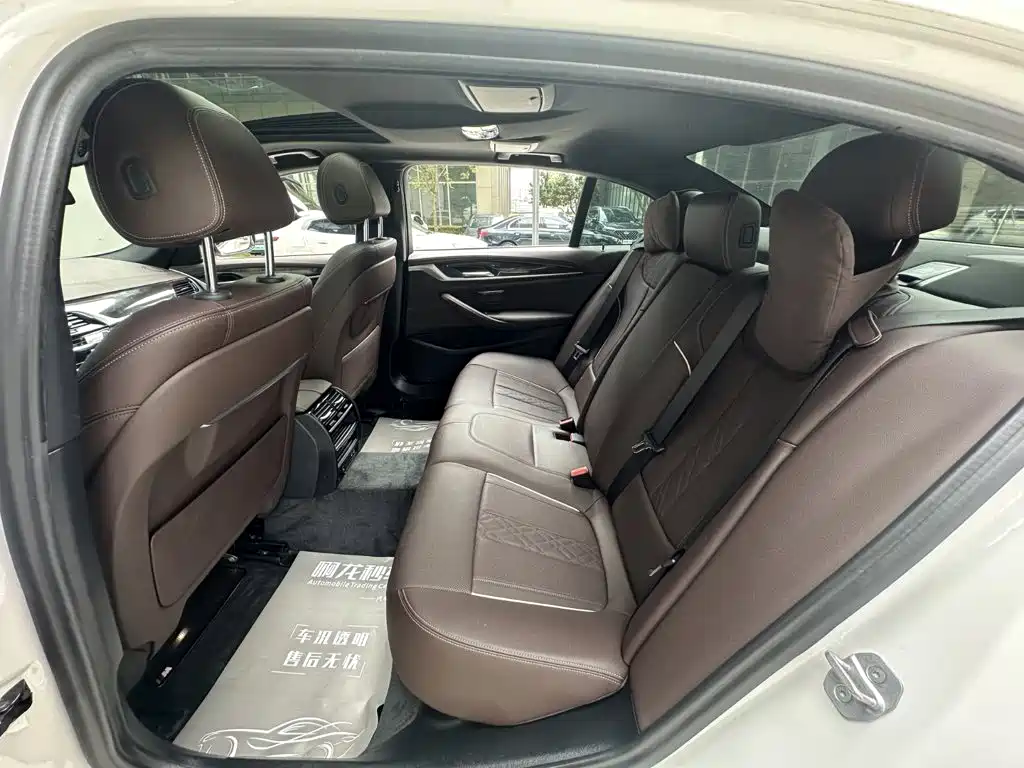 BMW 5 Series — миниатюра 7