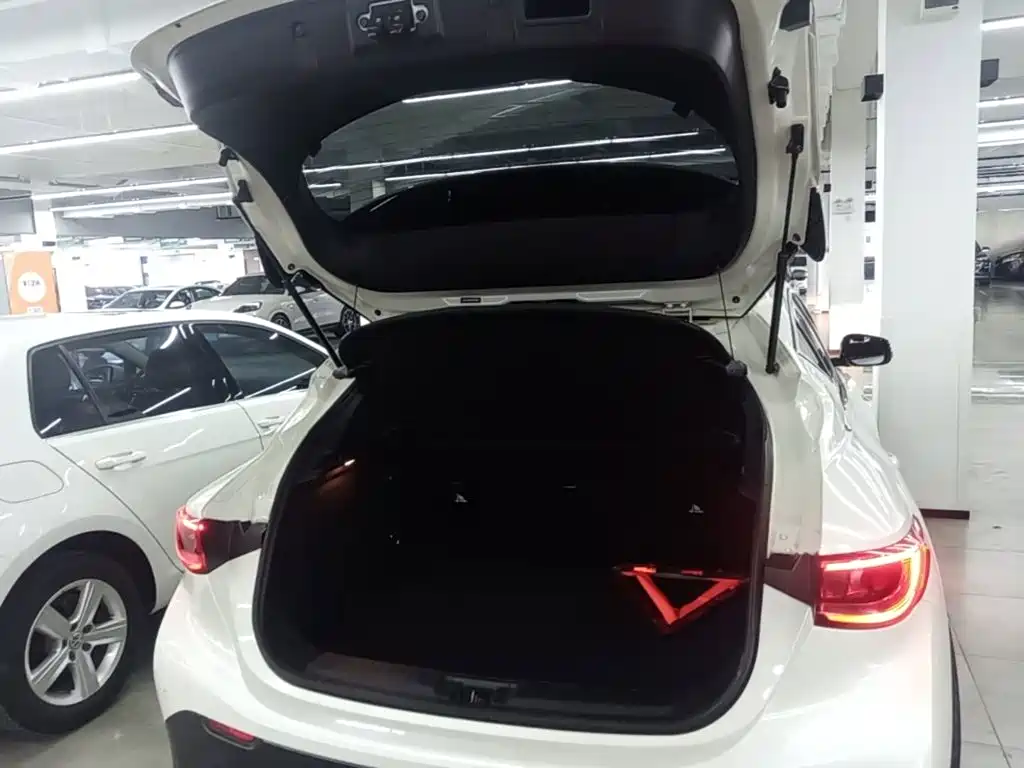 Infiniti QX30 — миниатюра 19