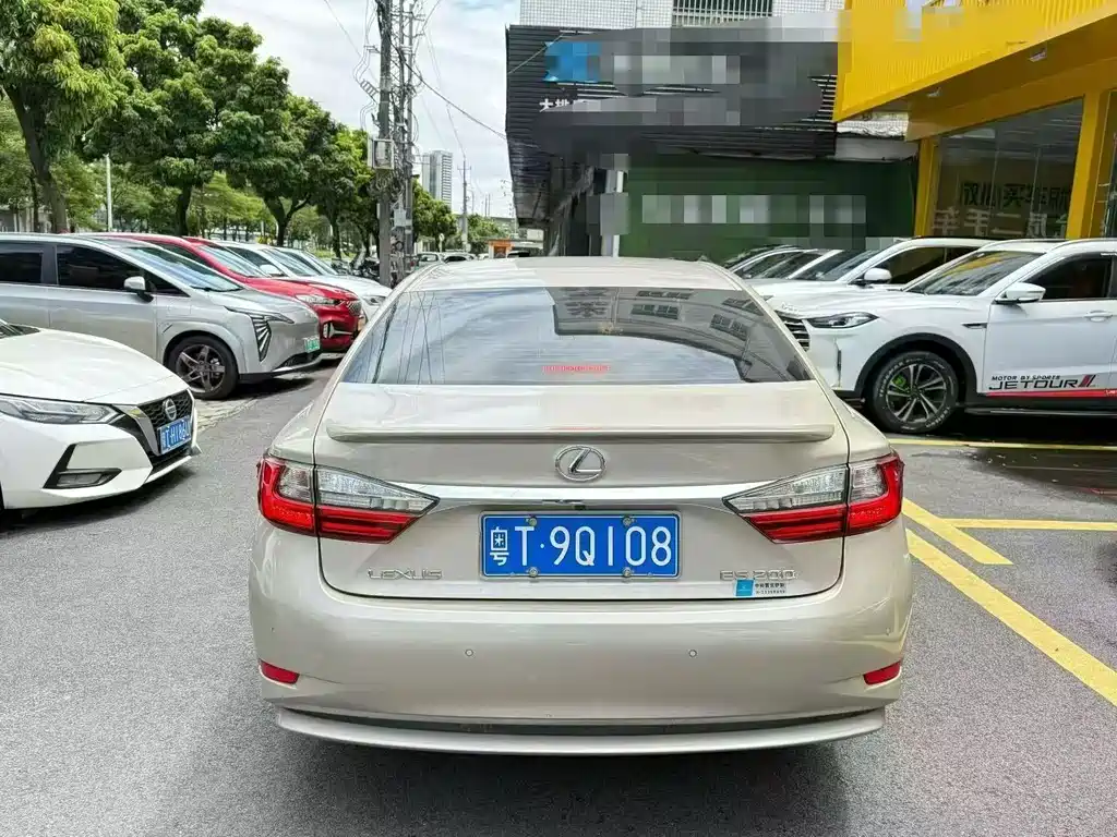 Lexus ES — миниатюра 8