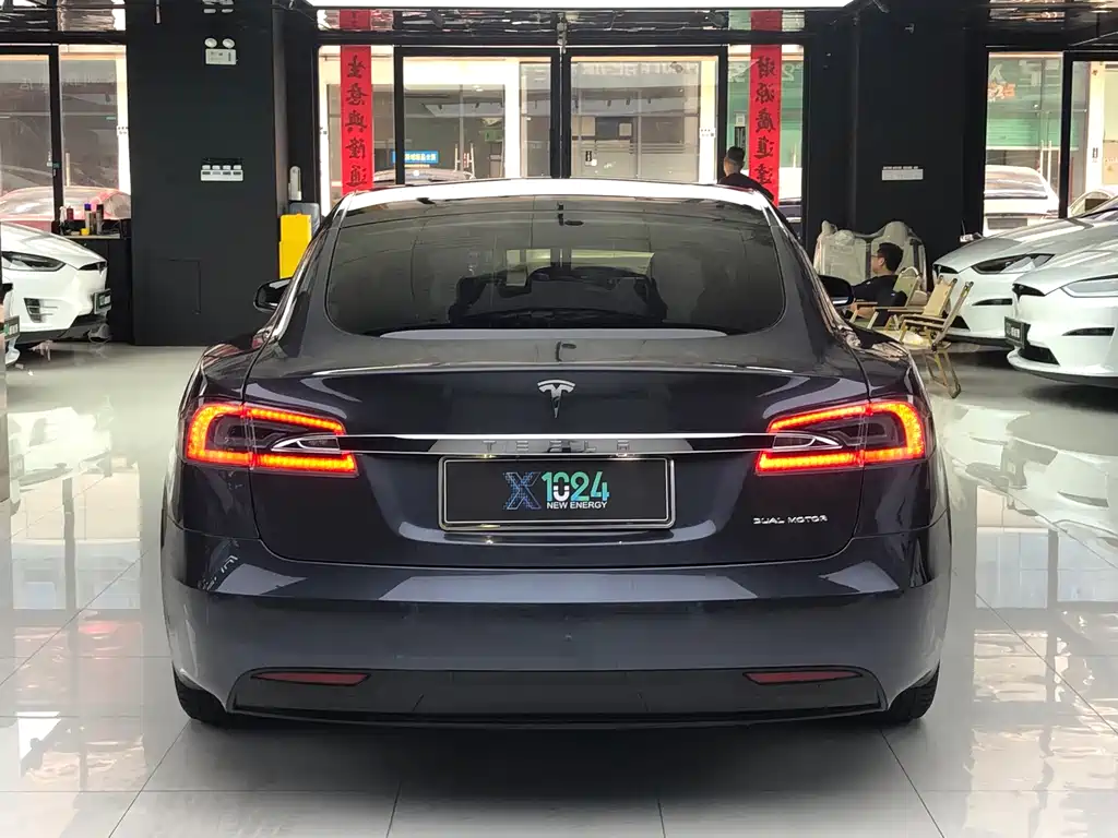 Tesla Model S — миниатюра 7