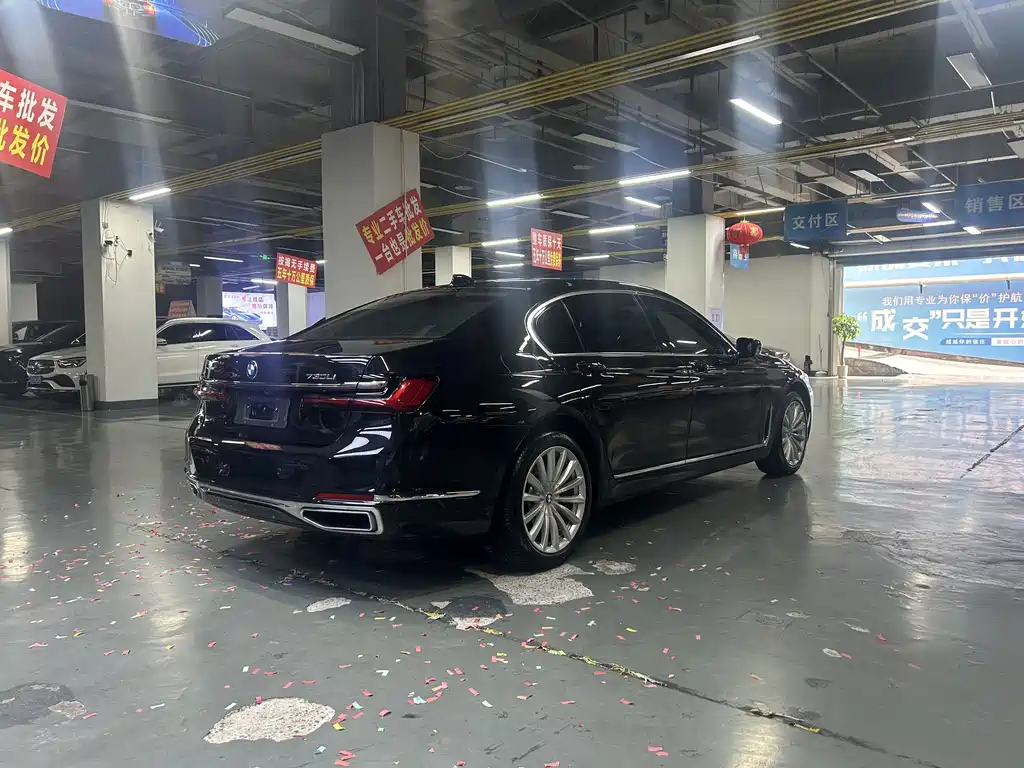 BMW 7 Series — миниатюра 13