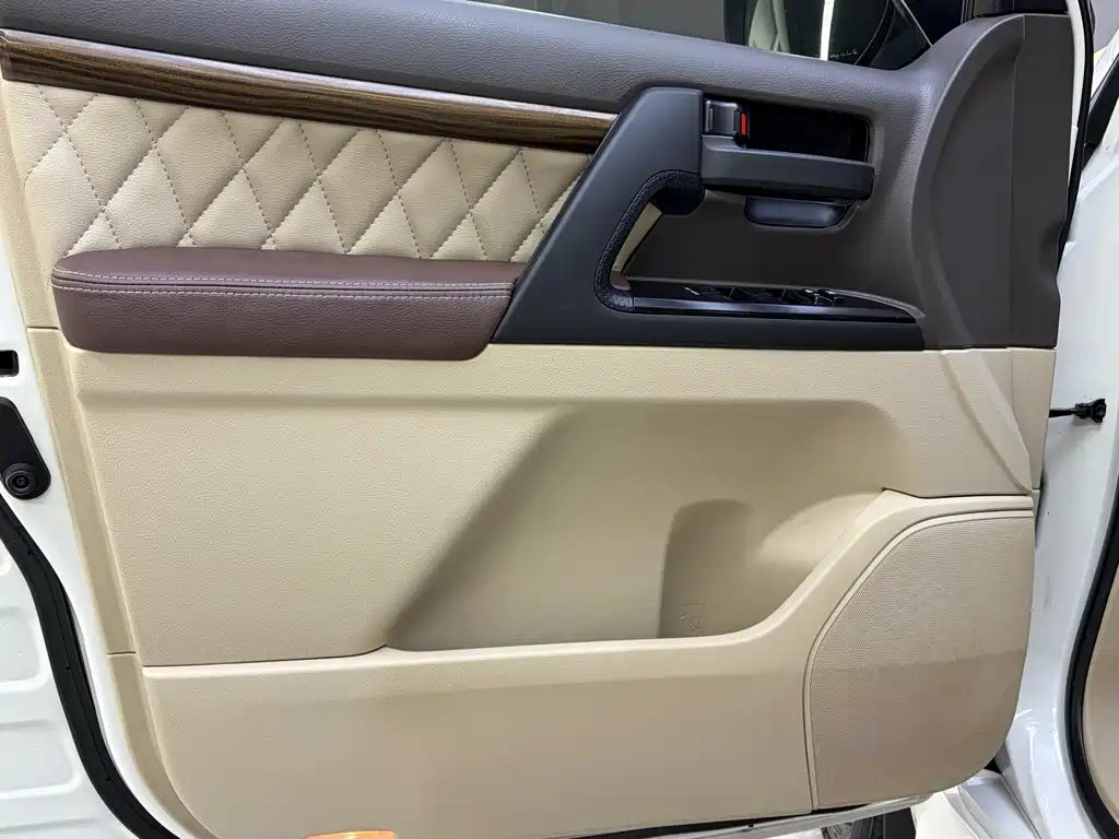 Toyota Land Cruiser — миниатюра 12