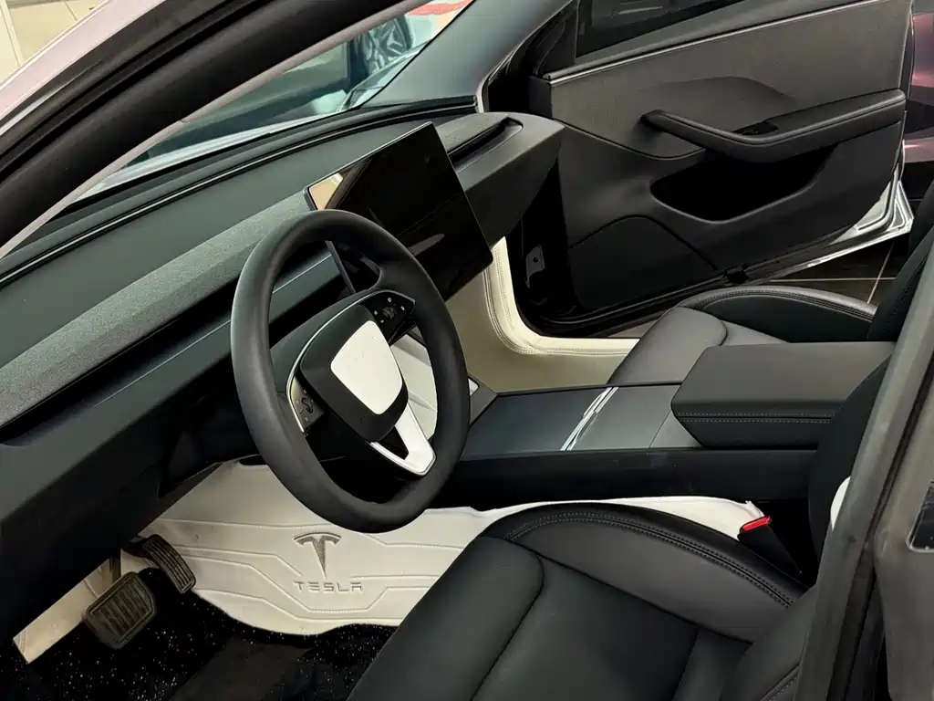 Tesla Model 3 — миниатюра 5